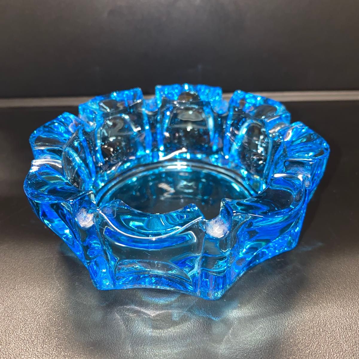 昭和レトロ ブルー ガラス製 灰皿 アッシュトレイ ウランガラス 青色