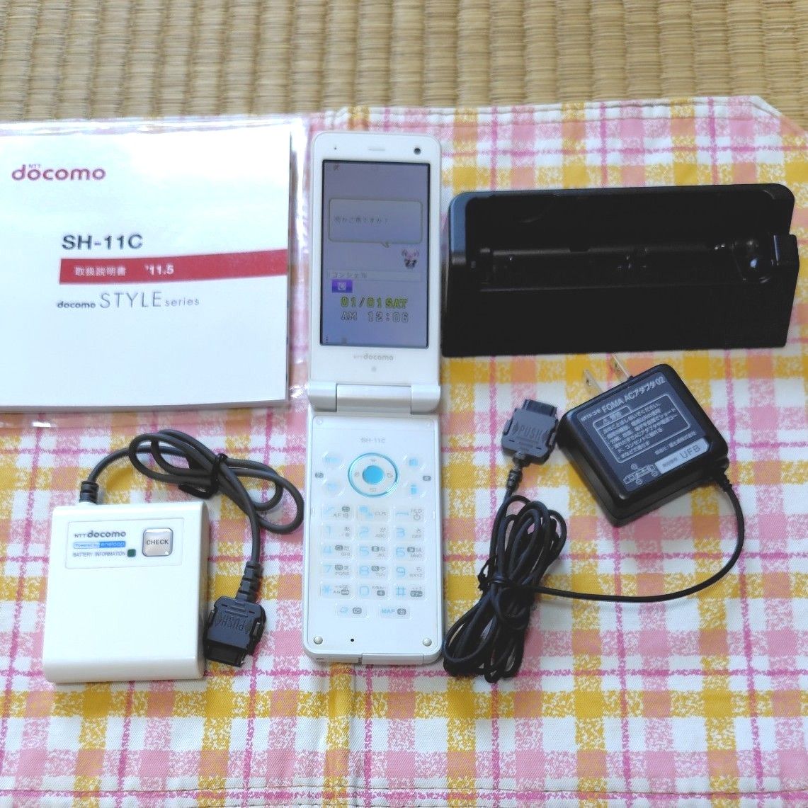 ドコモガラケー SH-11C 本体 電池パックSH23 ACアダプタ02 卓上ホルダ