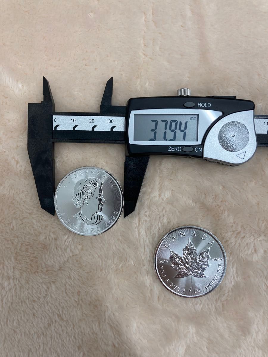 カナダ王室造幣局発行 メイプルリーフ銀貨 1オンス 純銀 1オンス 2枚