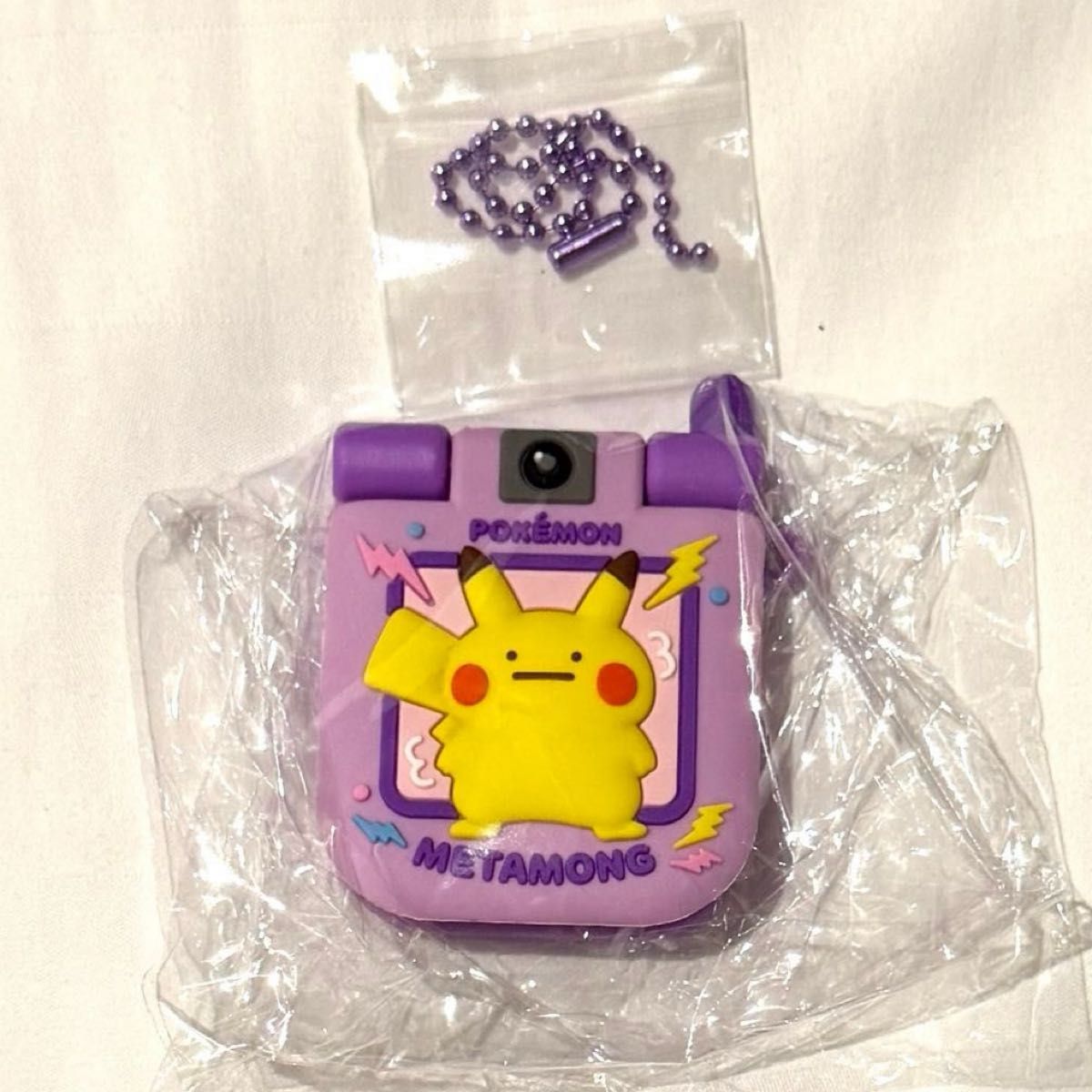 韓国限定】メタモンピカチュウ ガラケーキーリング ガチャ カプセル