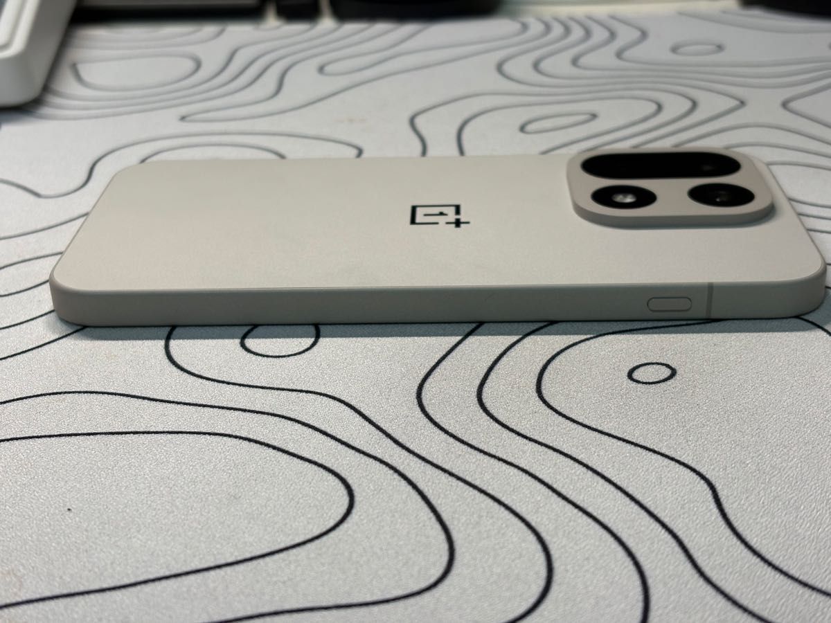 OnePlus 15 12+256GB 中国版 本体 ほぼ未使用｜Yahoo!フリマ（旧PayPay