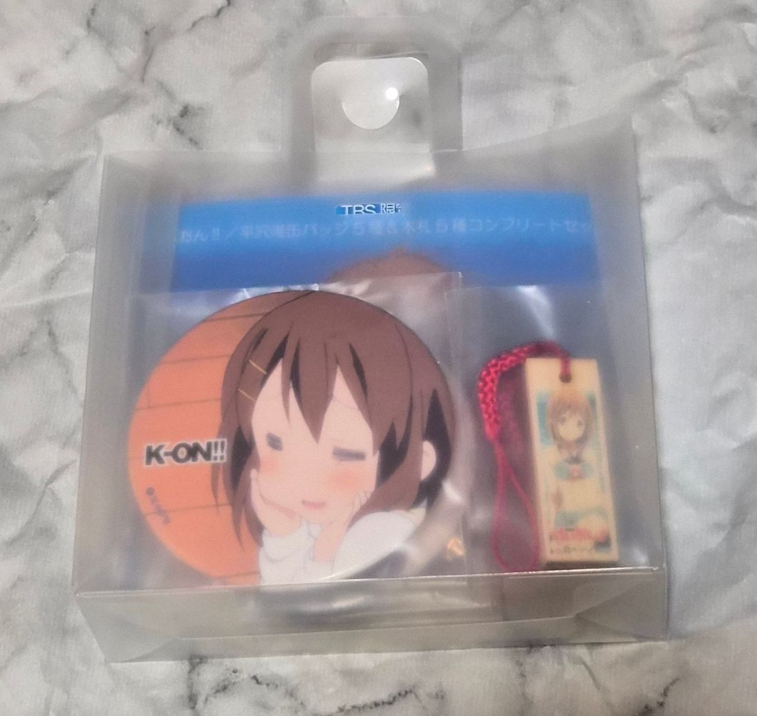 プレミア品けいおん TBS限定 平沢唯 缶バッジ5種＋木札5種コンプリート