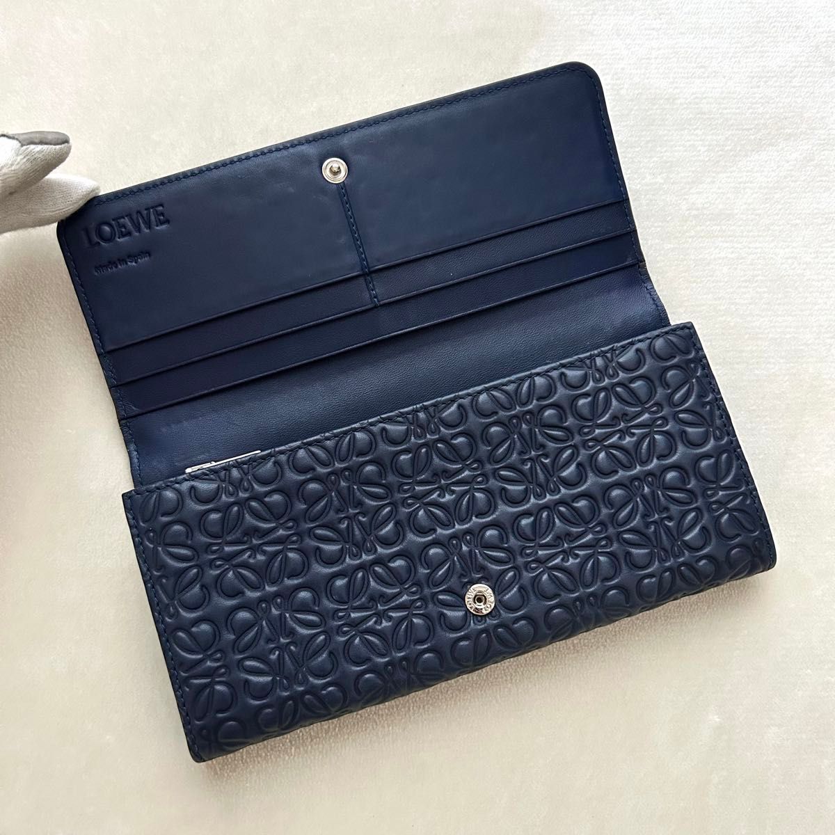 美品 LOEWE ロエベ 長財布 アナグラム 型押し 総柄 レザー ロゴ 紺色