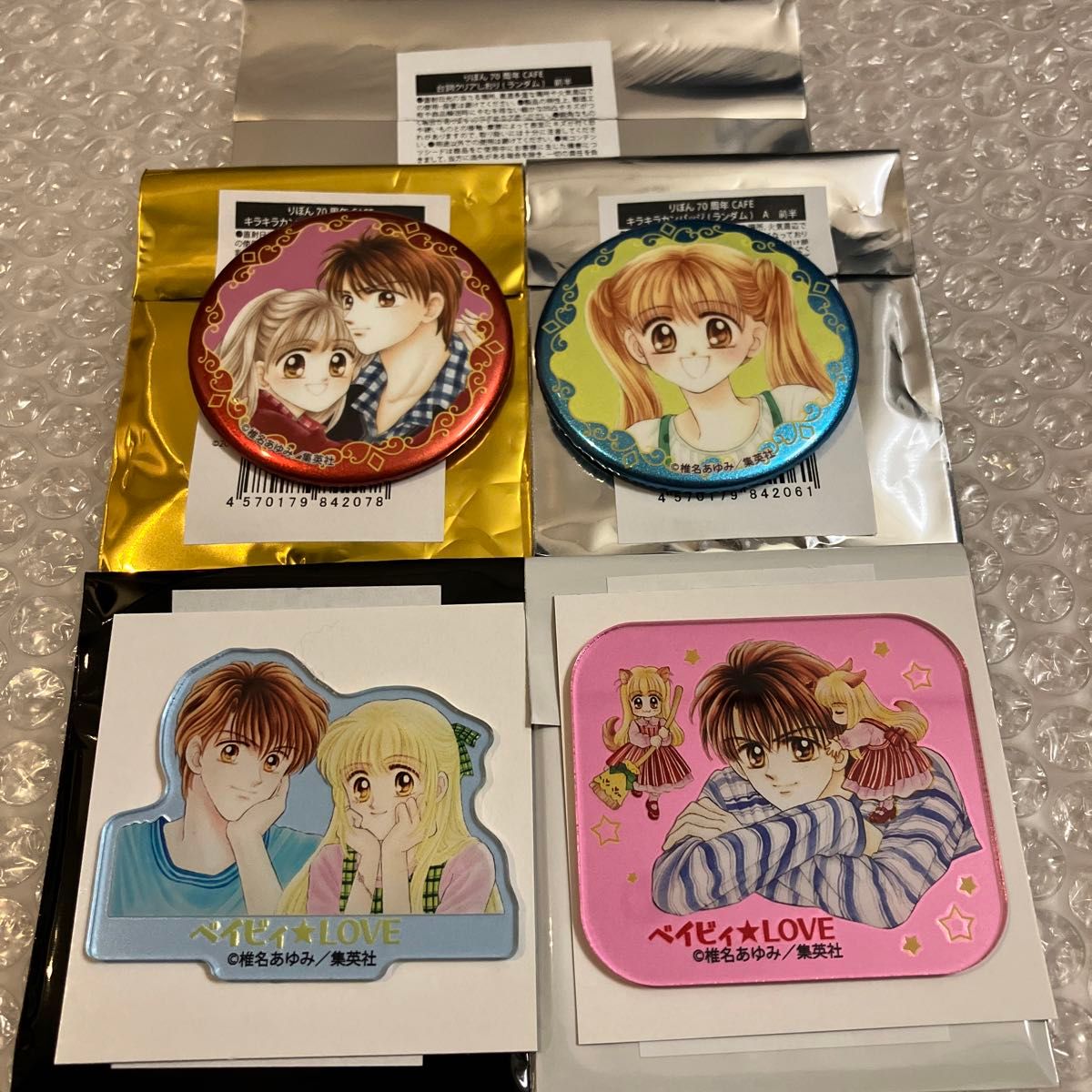 りぼんカフェ70周年 缶バッジ アクリルスティッカー ￼しおりハニー