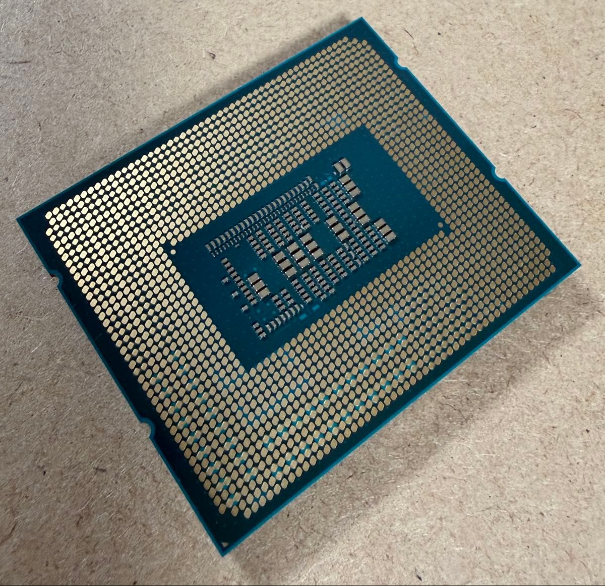 Intel Core i5 12600 CPUのみ lga1700ソケット 動作確認済み画像有り