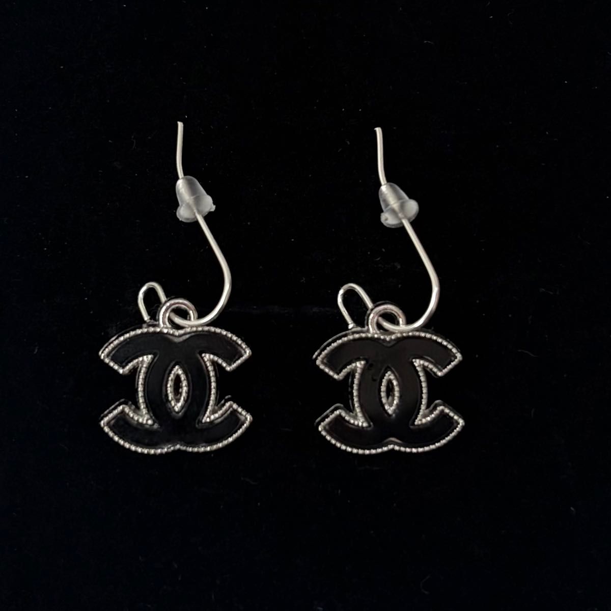 CCDロゴマークピアス ブラックシルバー CHANEL ノベルティ｜Yahoo