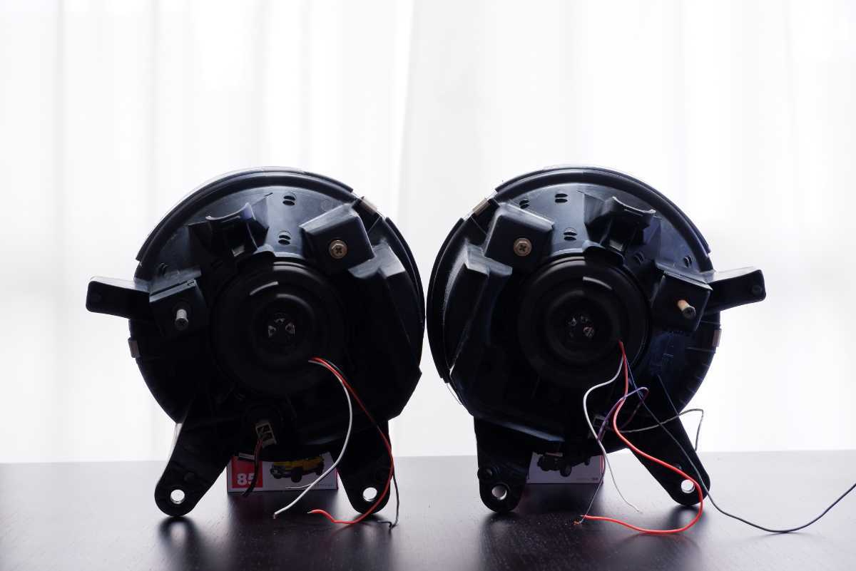 ダイハツミラジーノ L700S L710S カスタムヘッドライト イカリング