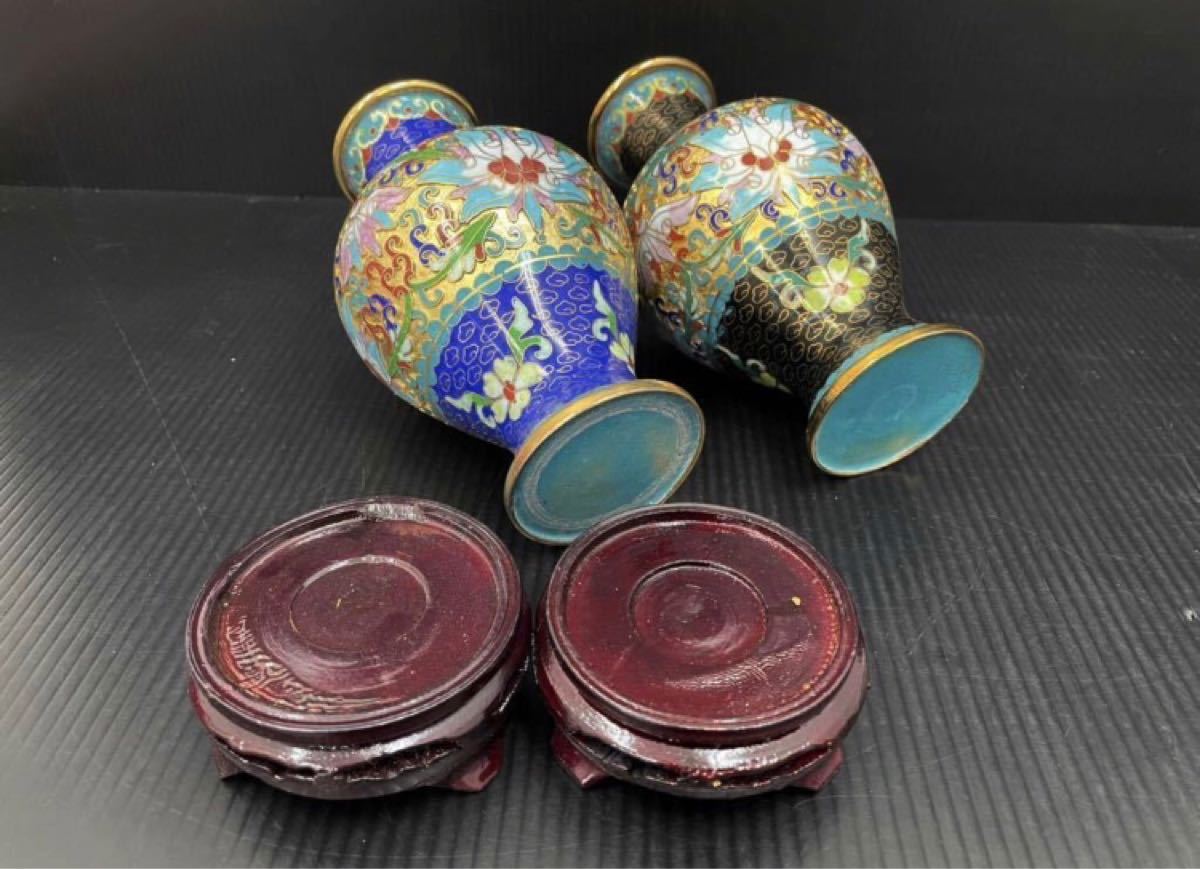 本日特別価格 A064 中国七宝花瓶 唐物 花図 2本組 木製台座付 七宝焼