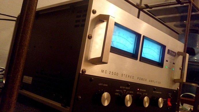 中古パワーアンプ】McIntosh MC2500 パワーアンプ、今でも高いスタ