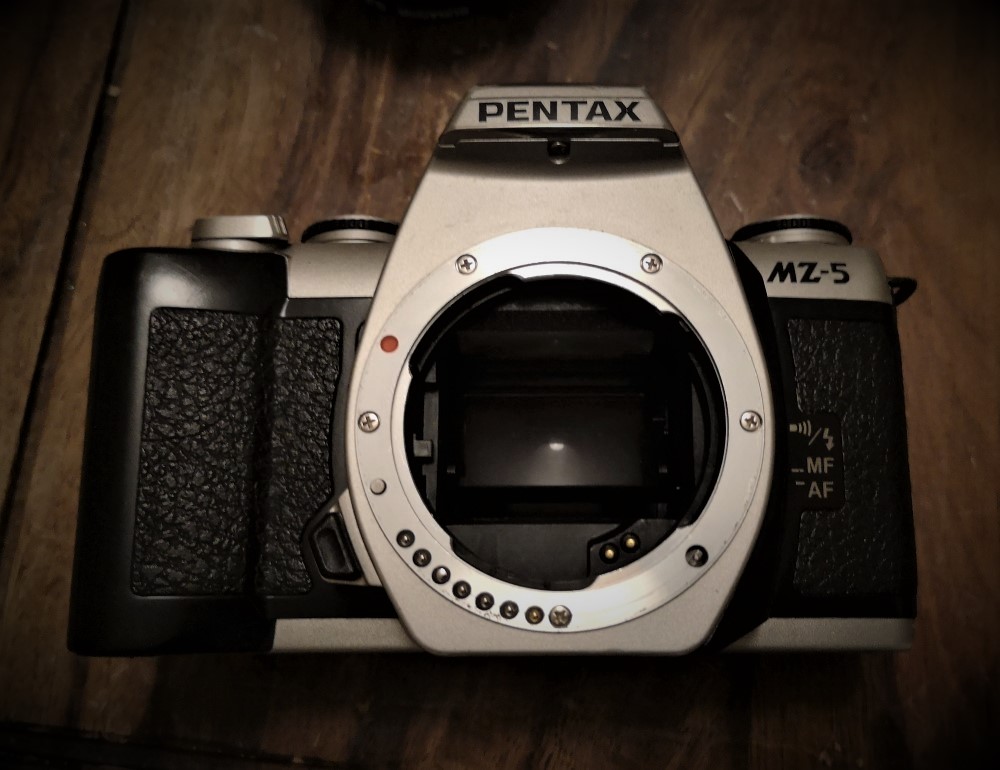 10 Years too late - Pentax MZ-60 (ZX-60) Review - Canny Cameras