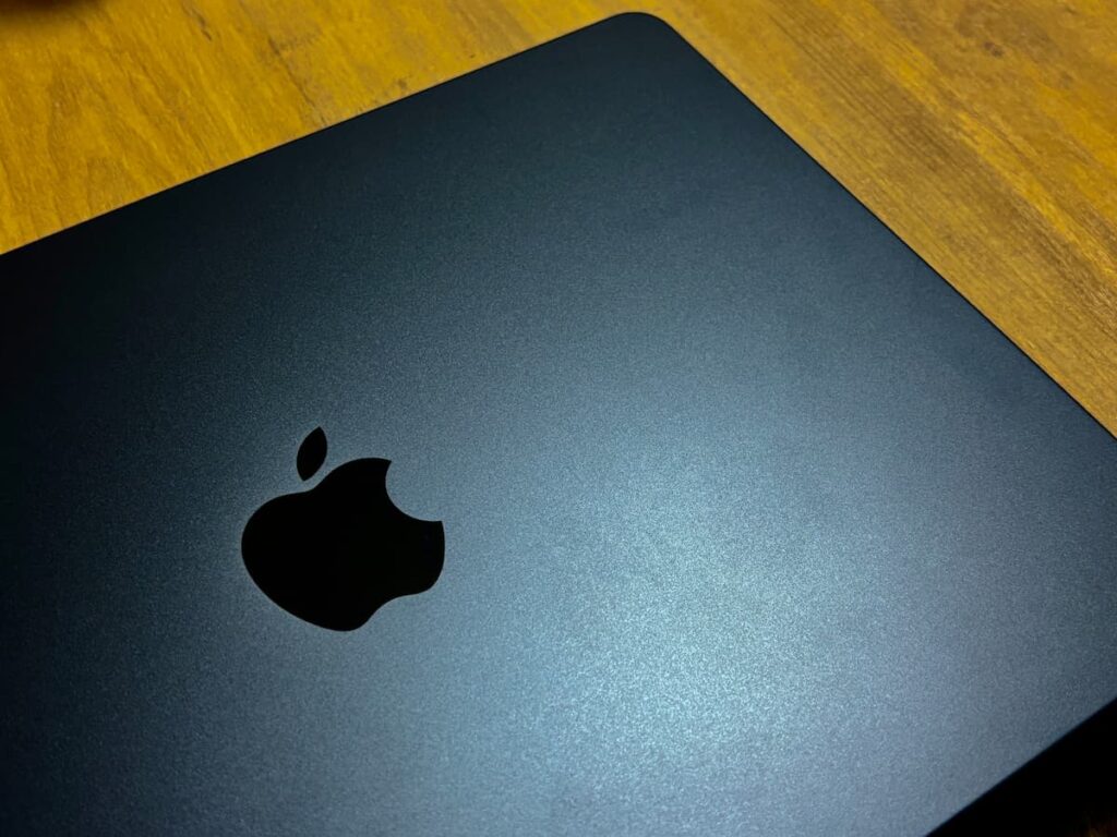 M3 MacBook Airミッドナイト。これがヘヴィ・メタル税理士のメインPC