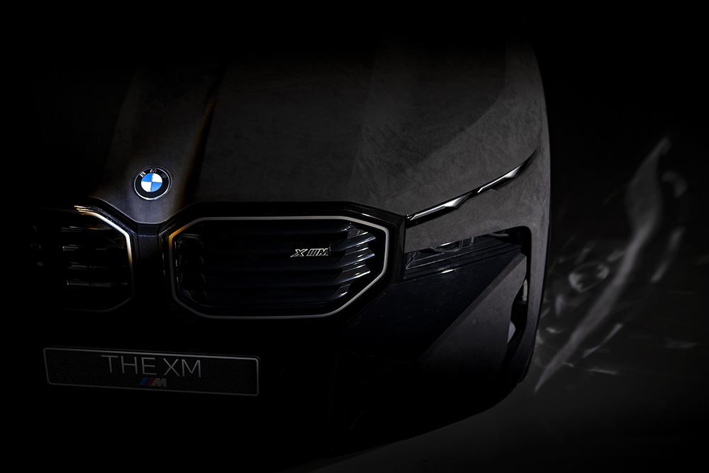 アルカンターラで内外装を覆ったBMW「XM」のワンオフモデル | AQ