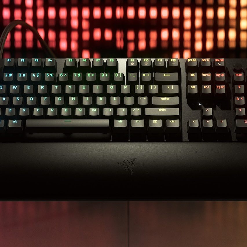 Razer、アナログオプティカルスイッチ搭載キーボード「Huntsman V2