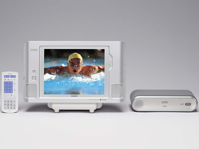 カシオ、デジタル無線伝送防水液晶TV「XFER」の新モデル