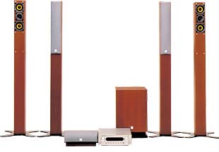 デノン、幅210mmのAVアンプを採用したホームシアターシステム