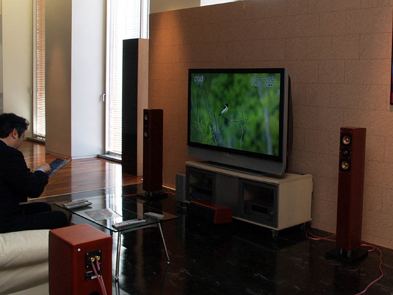 ビクター、61/52V型リアプロテレビ「ビッグ スクリーンエグゼ」