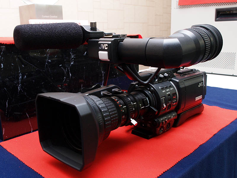 ビクター、720p記録対応の業務用HDVビデオカメラ