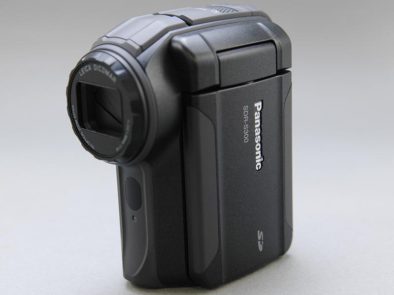 松下、光学式手ぶれ補正搭載の3板式SDビデオカメラ