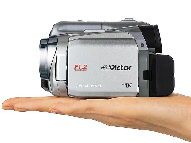 ビクター、実売7万円のF1.2/15倍ズームレンズ搭載DVカメラ