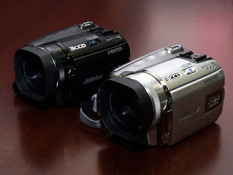 ビクター、HDDカメラ「Everio」の3CCD最上位モデル