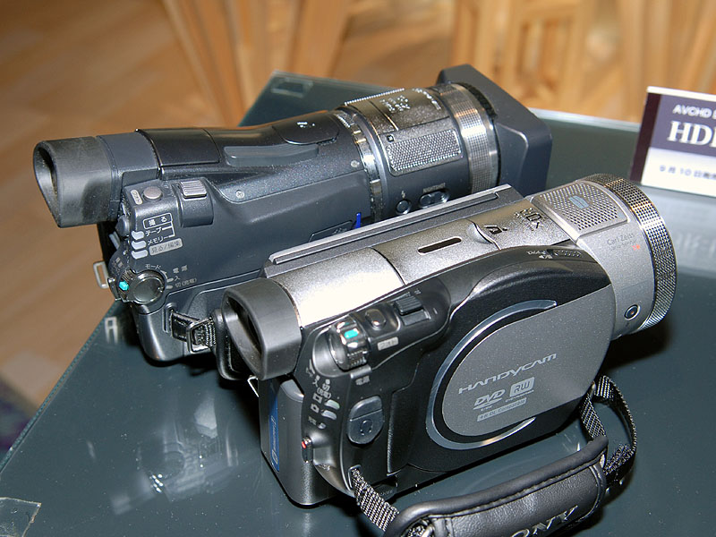 ソニー、世界初のAVCHD対応DVD/HDDカム