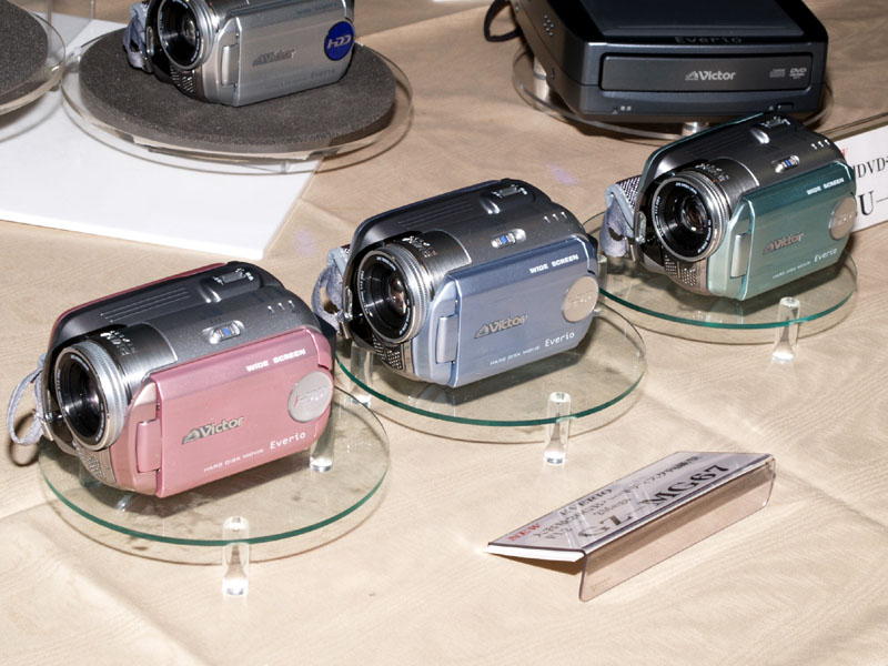 ビクター、F1.2レンズを搭載したHDDカメラ新「Everio」