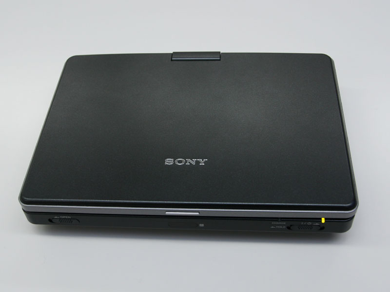 ソニー、8型液晶の携帯DVDプレーヤー新モデル