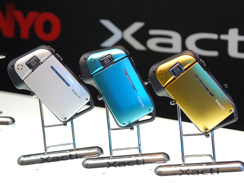 三洋、標準で水中撮影ができる防水「Xacti」