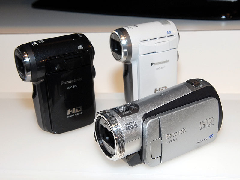 松下、フルHD対応で最小/最軽量のSDムービー