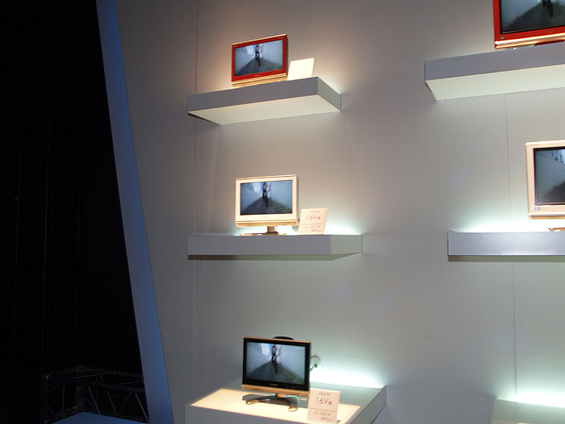 シャープ、HDMI 2系統搭載の16V型液晶AQUOS