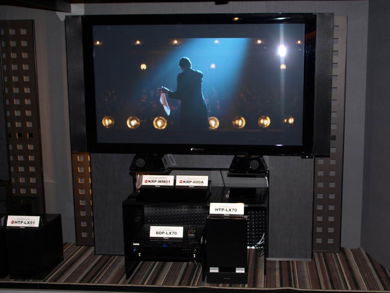 パイオニア、チューナ外付けで薄型化した新「KURO」