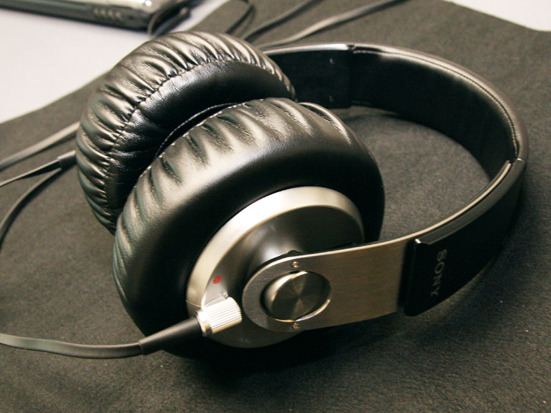 ソニー、低域重視の新ヘッドフォン「EXTRA BASS」シリーズ