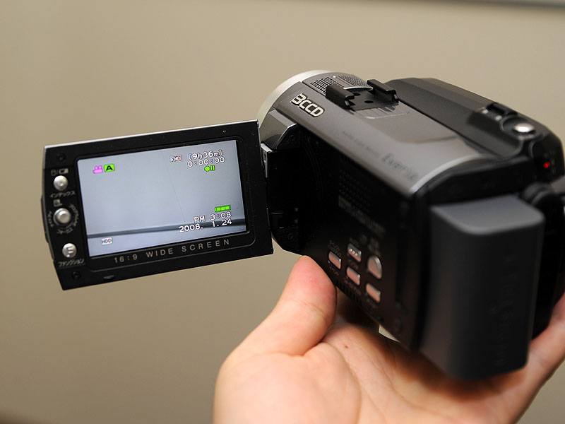 ビクター、世界初の1080/60p出力可能なHDDカム「Everio」