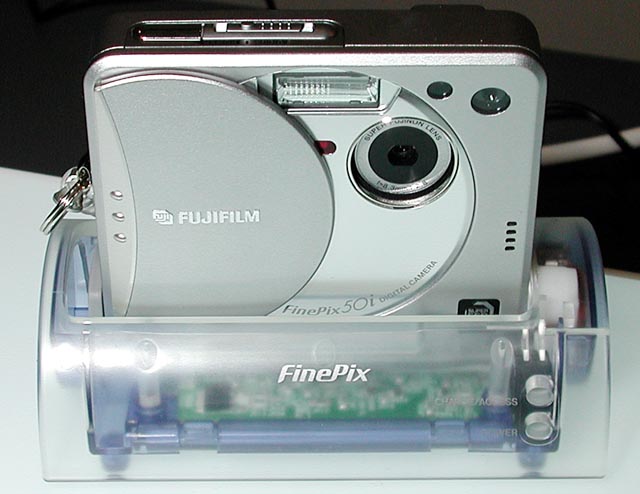 富士フイルム、MP3を4時間再生できるデジタルカメラ