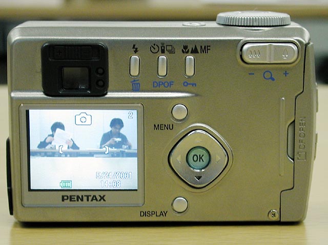 ペンタックス、クラス最小最軽量の3倍ズームデジタルカメラ