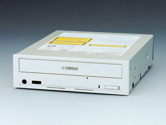 ヤマハ、Advanced AudioMaster搭載CD-R/RWドライブ