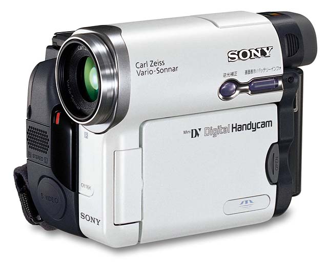 ソニー、2メガピクセルCCD搭載のDVカメラ「DCR-TRV70K」