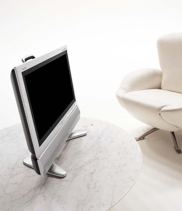 シャープ、地上/BS/110度CSデジタル対応22型液晶TV