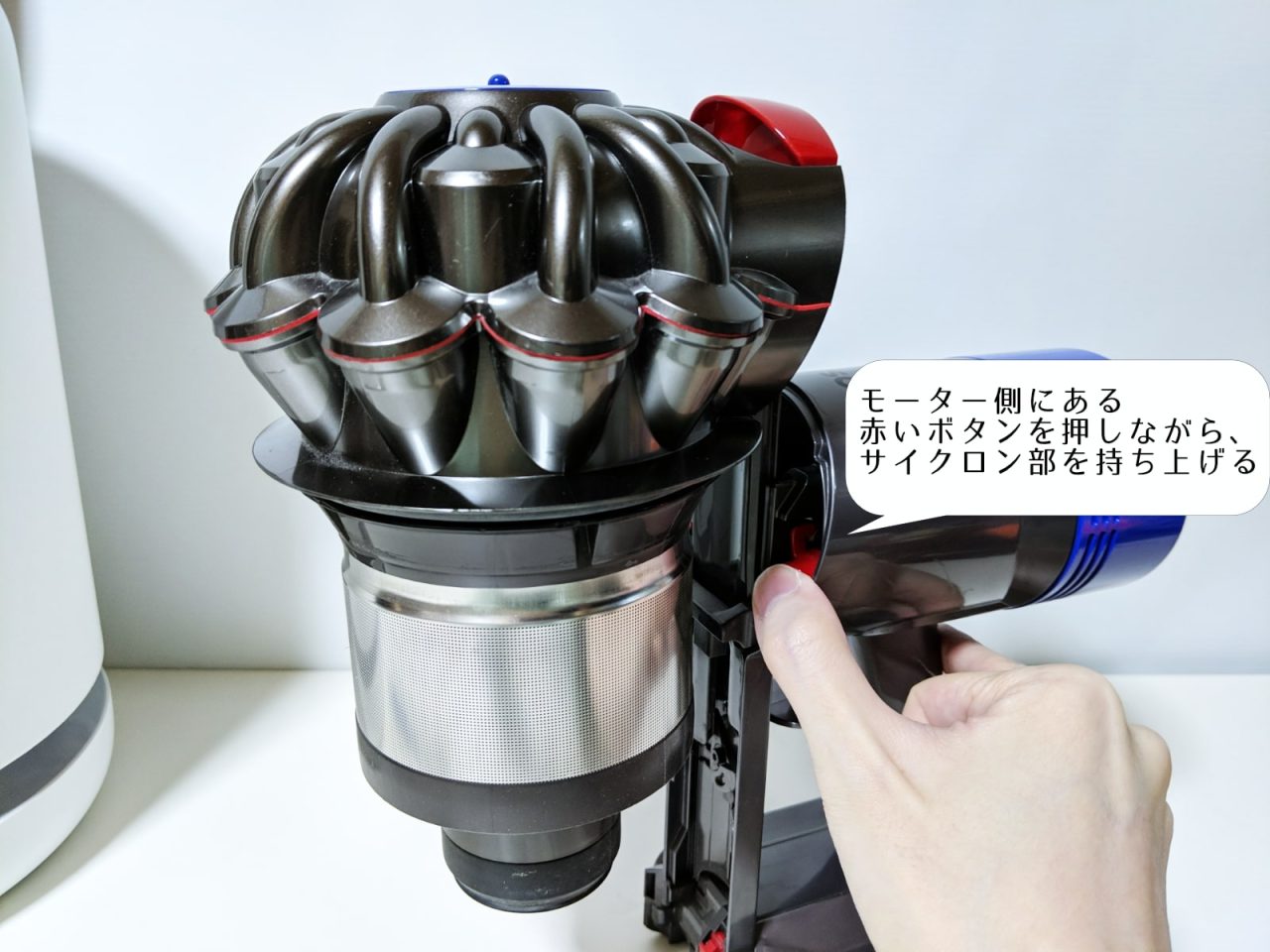 写真で解説】Dyson V8(SV10)を分解掃除する方法・手順