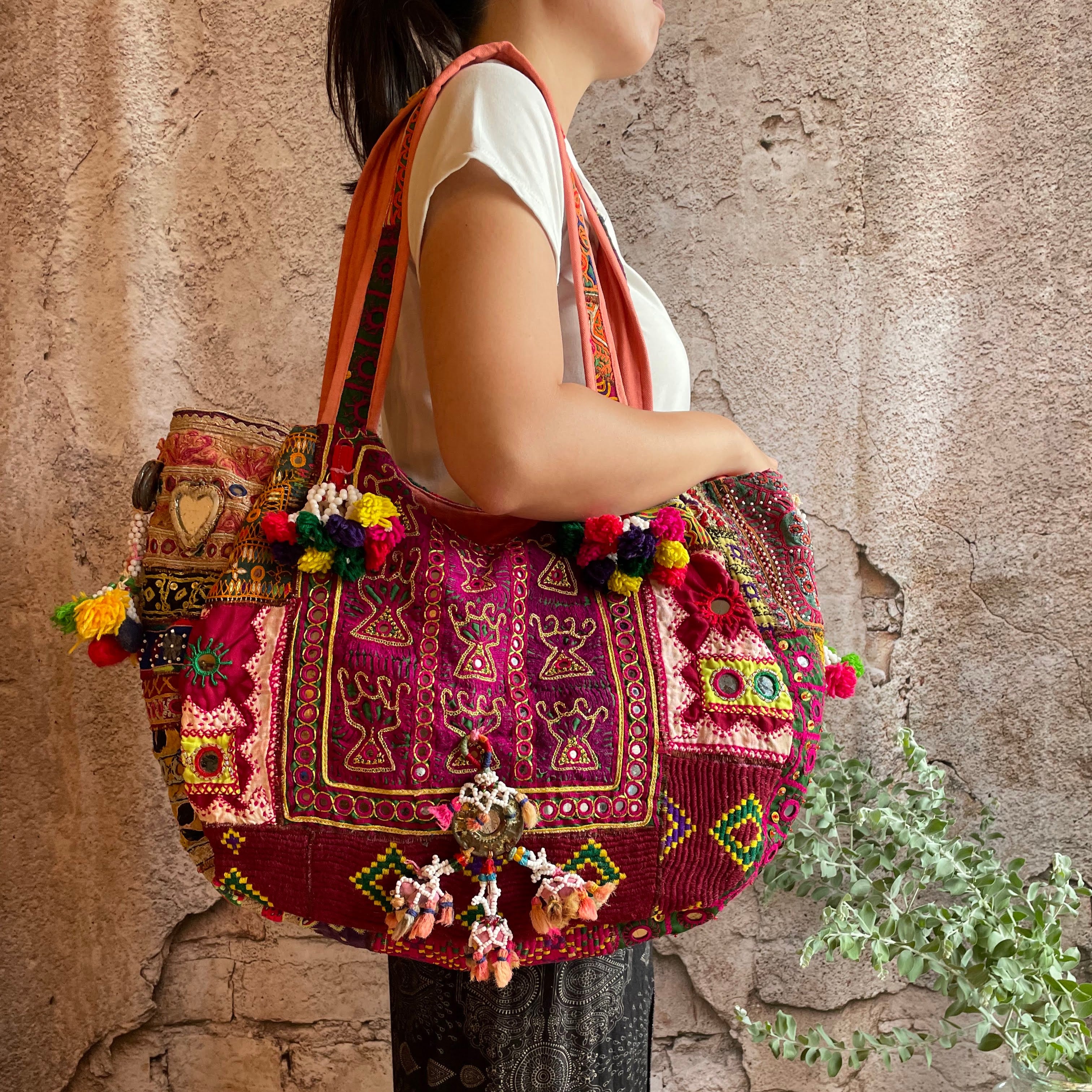 BLT-3 ワイン系ポンポンたっぷりエスニックトートバッグ(L