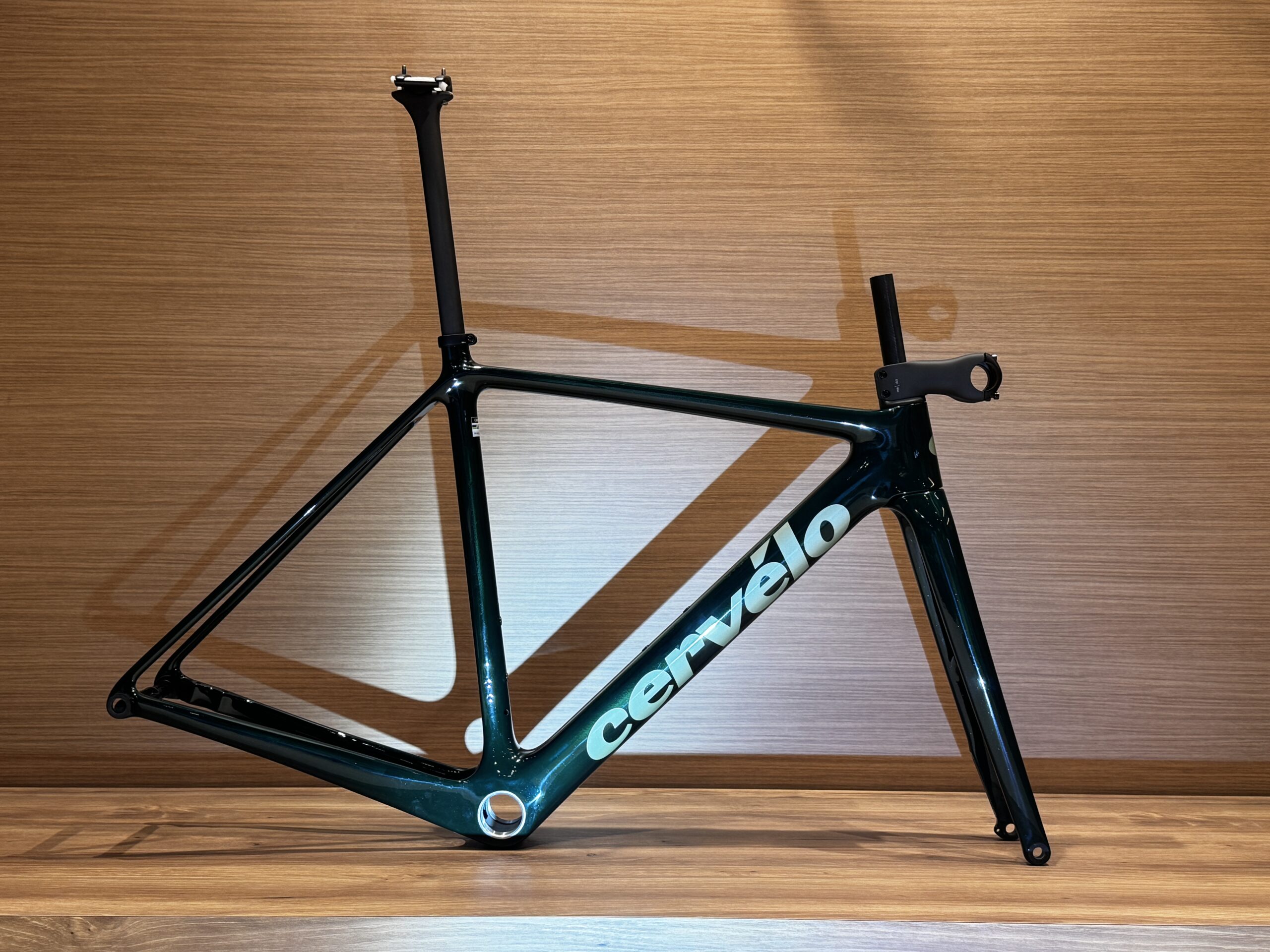 日本限定】 R5-CX フレームセット（2025） 2色展開 – Cervélo