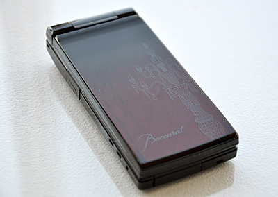 ドコモ、バカラの輝きがケータイに、5000台限定で「SH-09C」3月発売