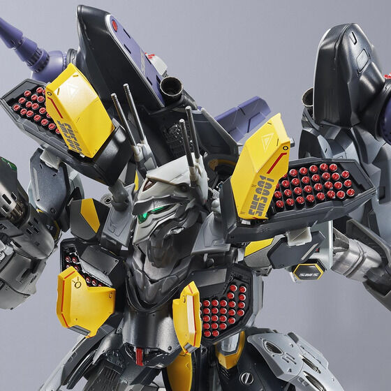 マクロスF」より「DX超合金 VF-25S アーマードメサイアバルキリー