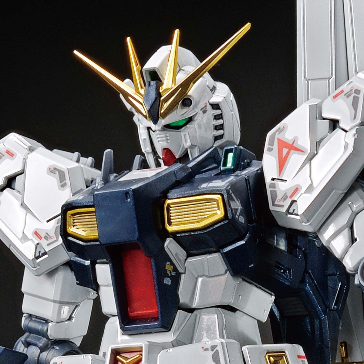RG 1/144 【ガンダムベース限定】 νガンダム［チタニウム