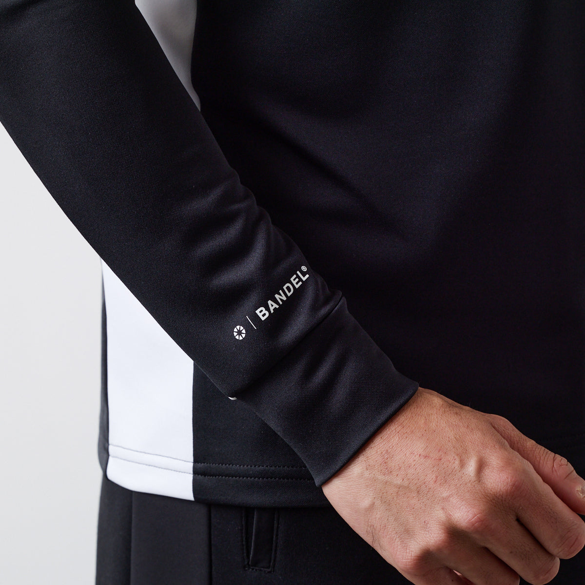 インシームスウィッチ長袖モックネック – BANDEL®︎｜公式オンラインストア