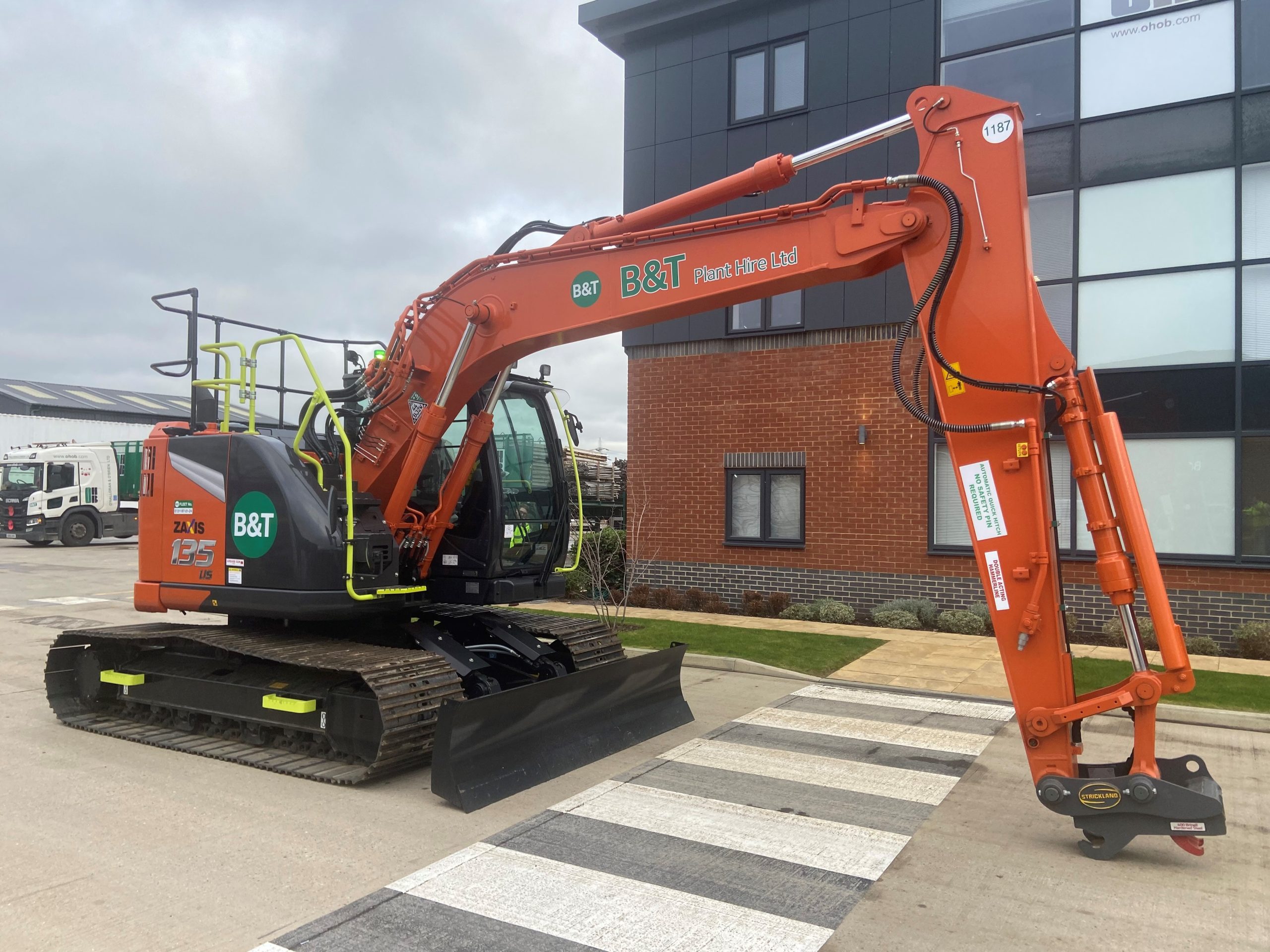 HITACHI ZX135-7 – B&T Plant Hire