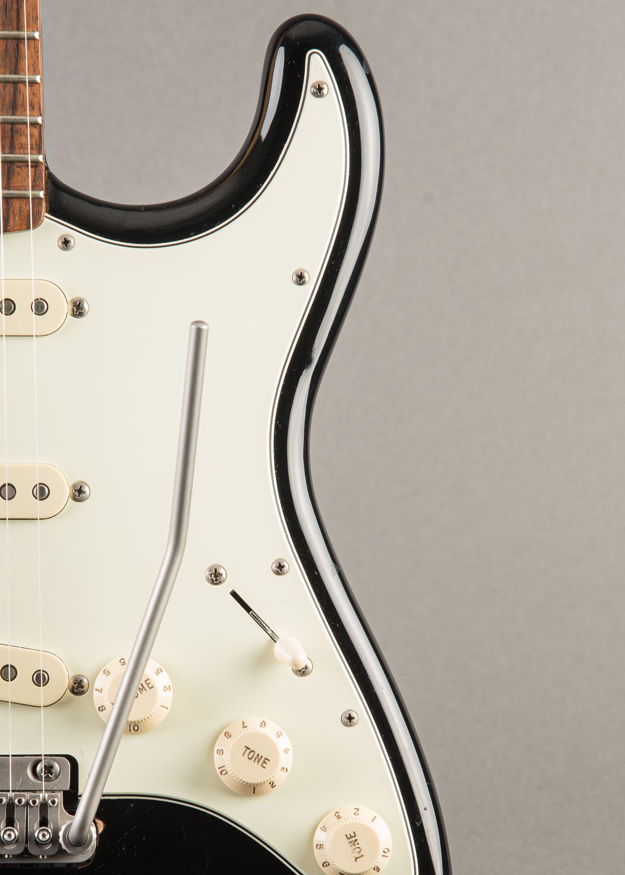 Carter Vintage - Fender MIJ Hybrid 60's Stratocaster 2017, Black