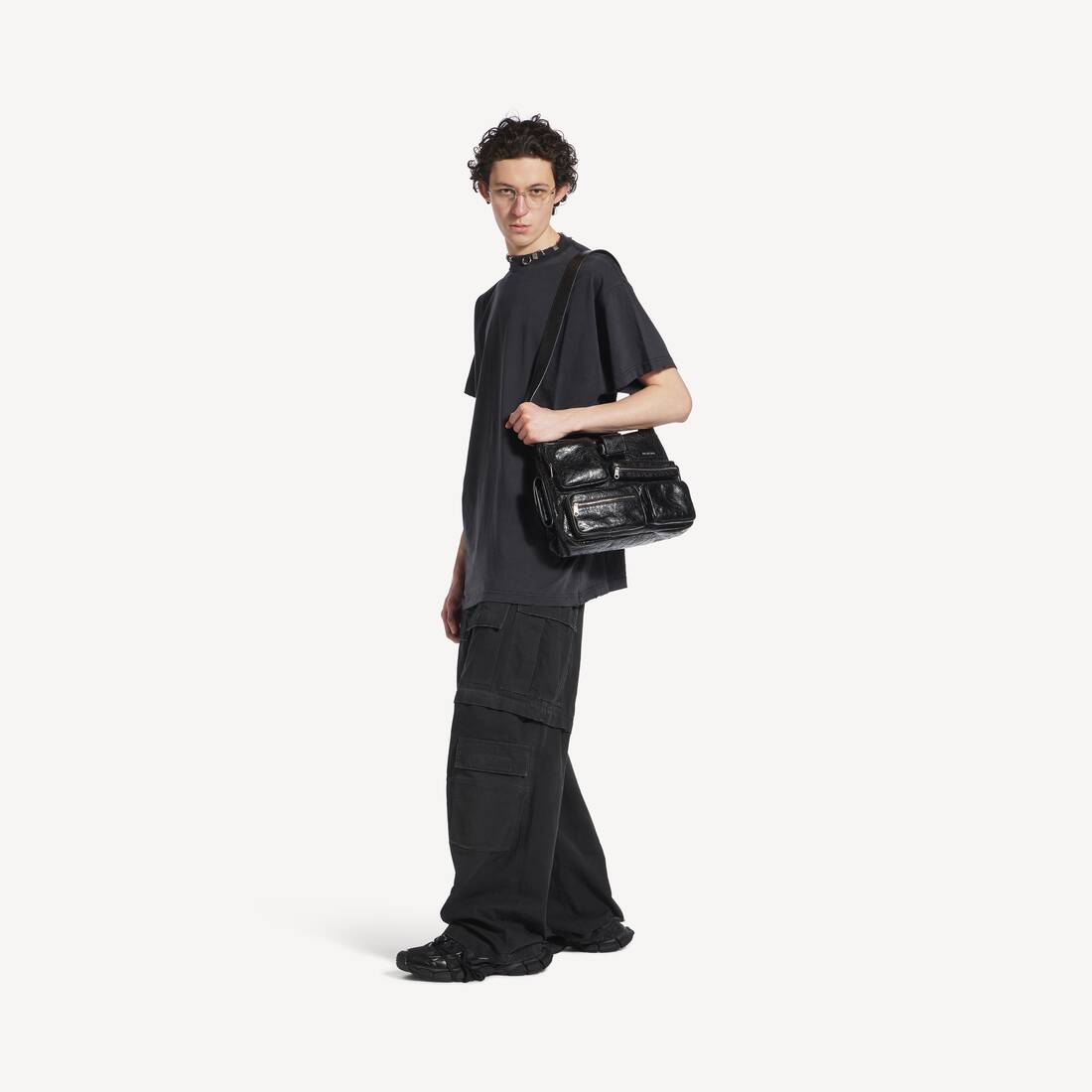Men's Superbusy Messenger Bag in Black | Balenciaga US