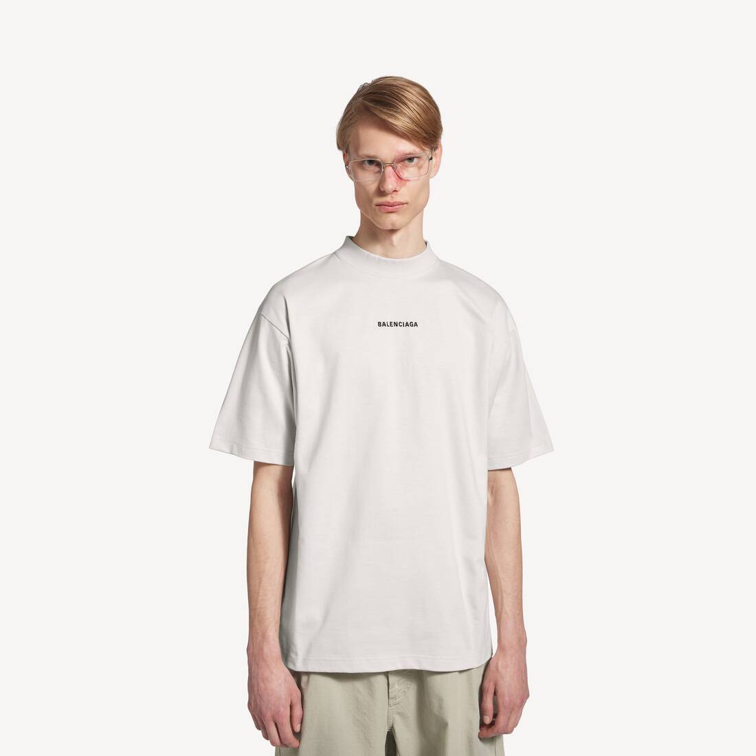 New Balenciaga Back Tシャツ ミディアムフィット で オフホワイト