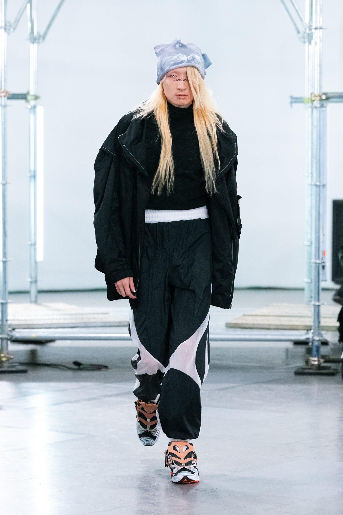 重ねハイネックビッグパーカー (AIR-C) - Black – BALMUNG